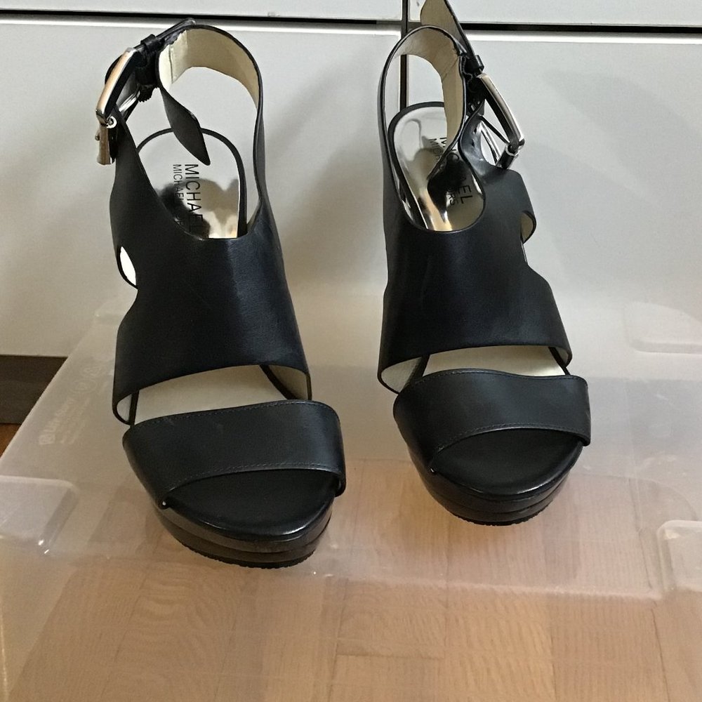 Michael Kors Black Leather Peep Toe Buckle Heel Sandal Slingback size 8M